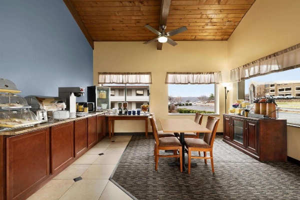 Days Inn by Wyndham Oak Ridge Knoxville image 7